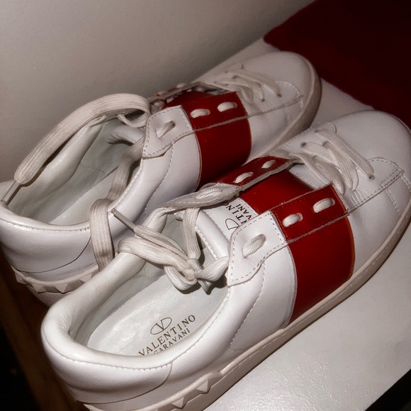 VALENTINO WHITE AND RED VALENTINO GARAVANI ROCKSTUD OPEN SNEAKERS - Picture 2 of 5